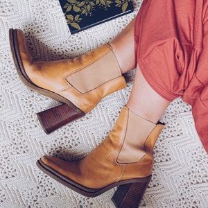 •VINTAGE MIA• Chelsea Boot